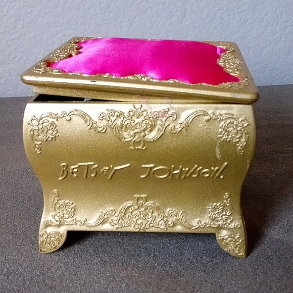 Vintage! BETSEY JOHNSON Resin Pink Rose Print Hinged Bangle Watch. New Battery!
